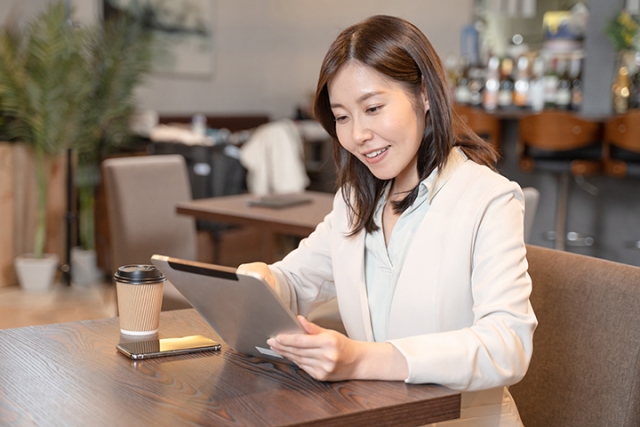 テーブル席のタブレット端末からセルフオーダー